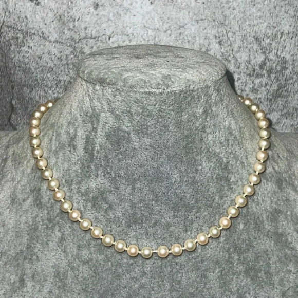 N24. VINTAGE MARVELLA FAUX PEARL NECKLACE GLASS HOOK CLOSURE, GOLD TONE‎ - Picture 1 of 5